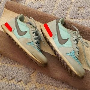 Nike Internationalist Turquoise 6.5 Women's Sneakers